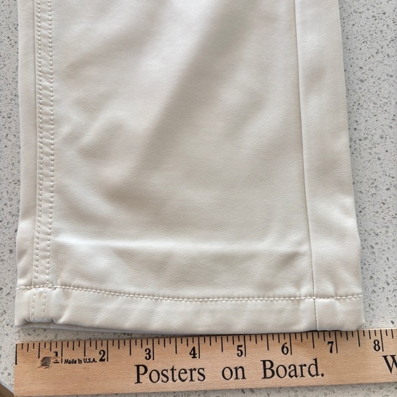 American Eagle Faux Leather Cream Elastic High Waisted Cargo Pants Size 8 Long - Picture 9 of 15